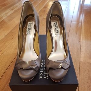 Badgley Mischka satin evening pumps size 8.5